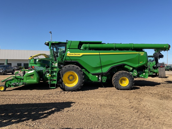 Used 2024 John Deere X9 1100 Combines at Horizon Ag & Turf in Westlock, AB - Photo3
