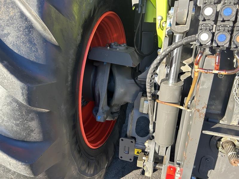 2016 Claas Xerion 5000 Trac Image 28