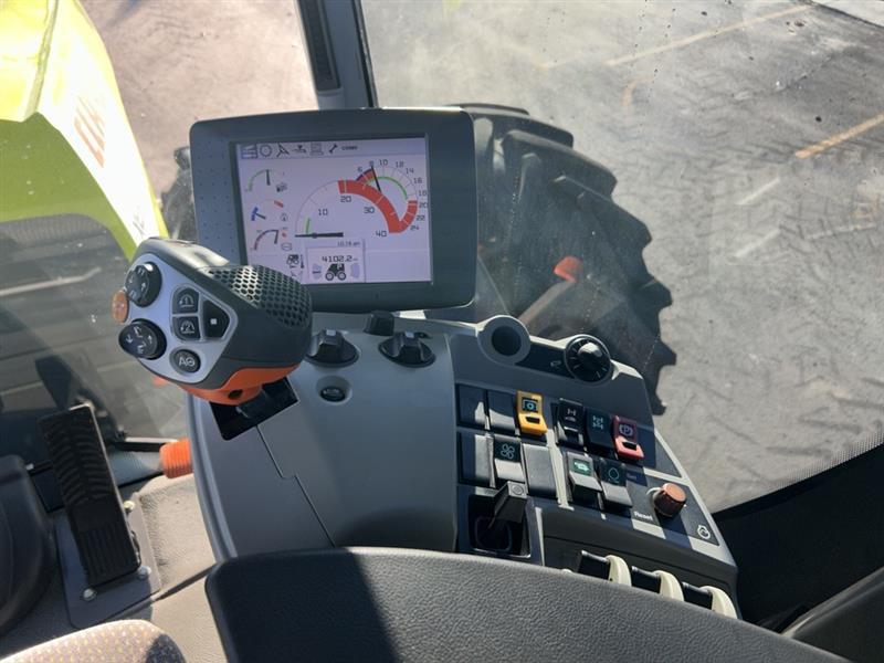 2016 Claas Xerion 5000 Trac Image 38