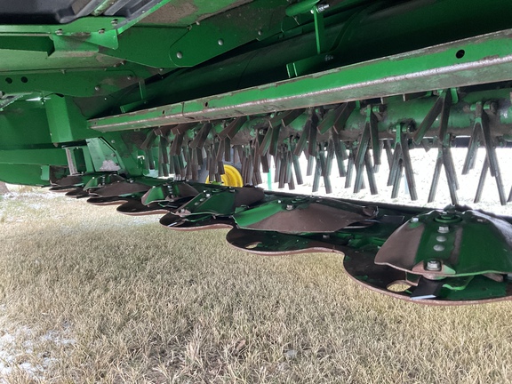Used 2025 John Deere C400 Mower Conditioners at Horizon Ag & Turf in Westlock, AB - Photo9