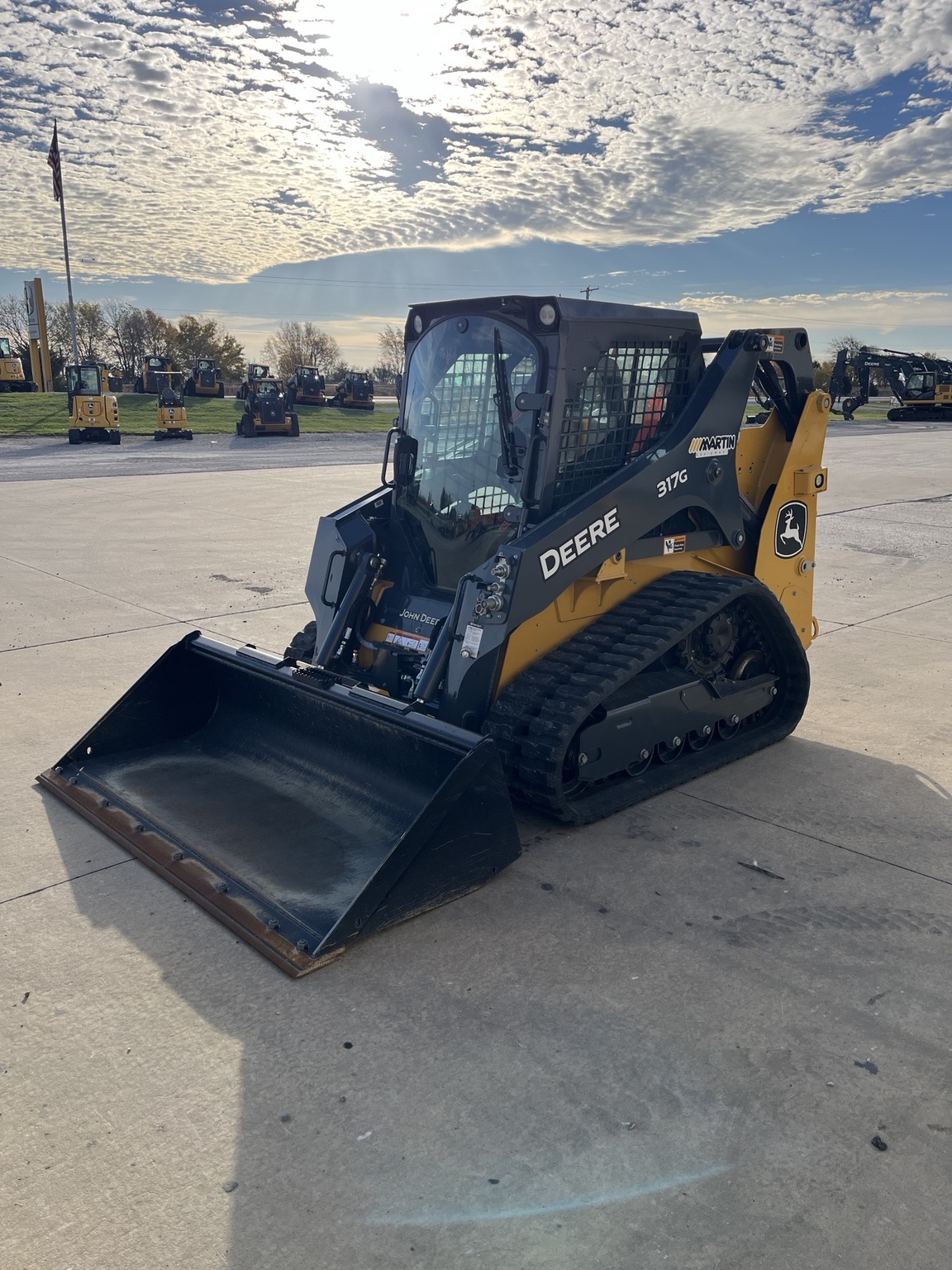 2023 John Deere 317G Image 3