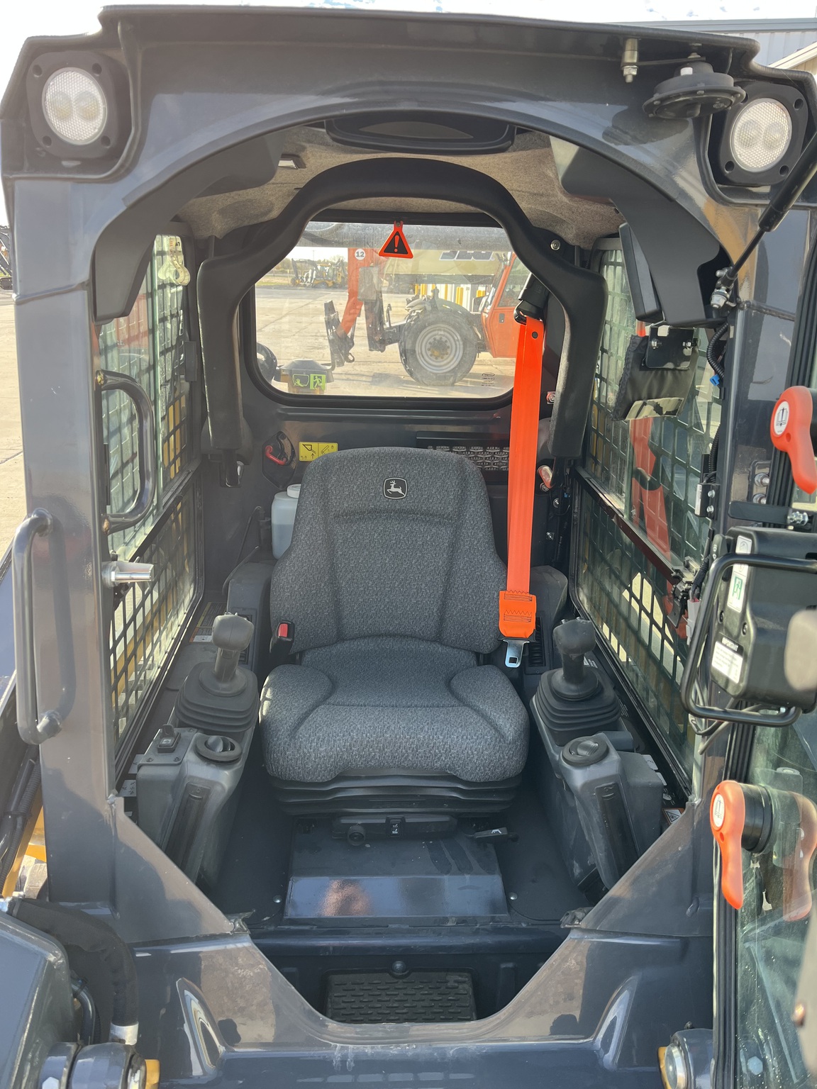 2023 John Deere 317G Image 6