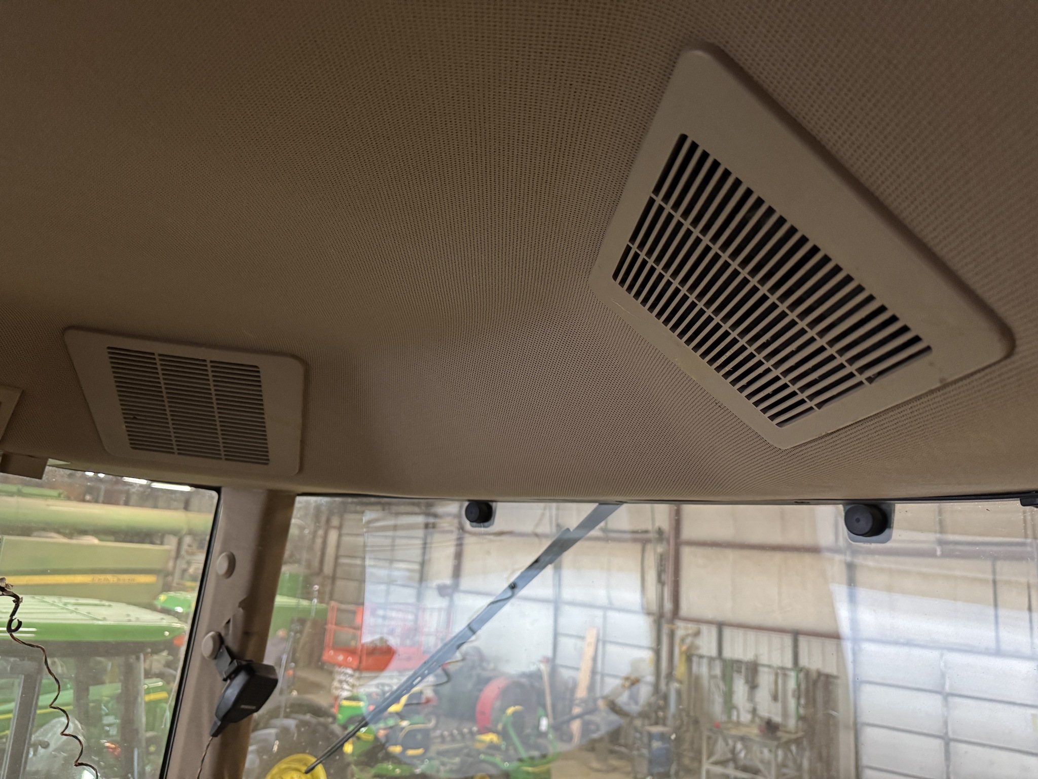 1998 John Deere 9400 Image 31