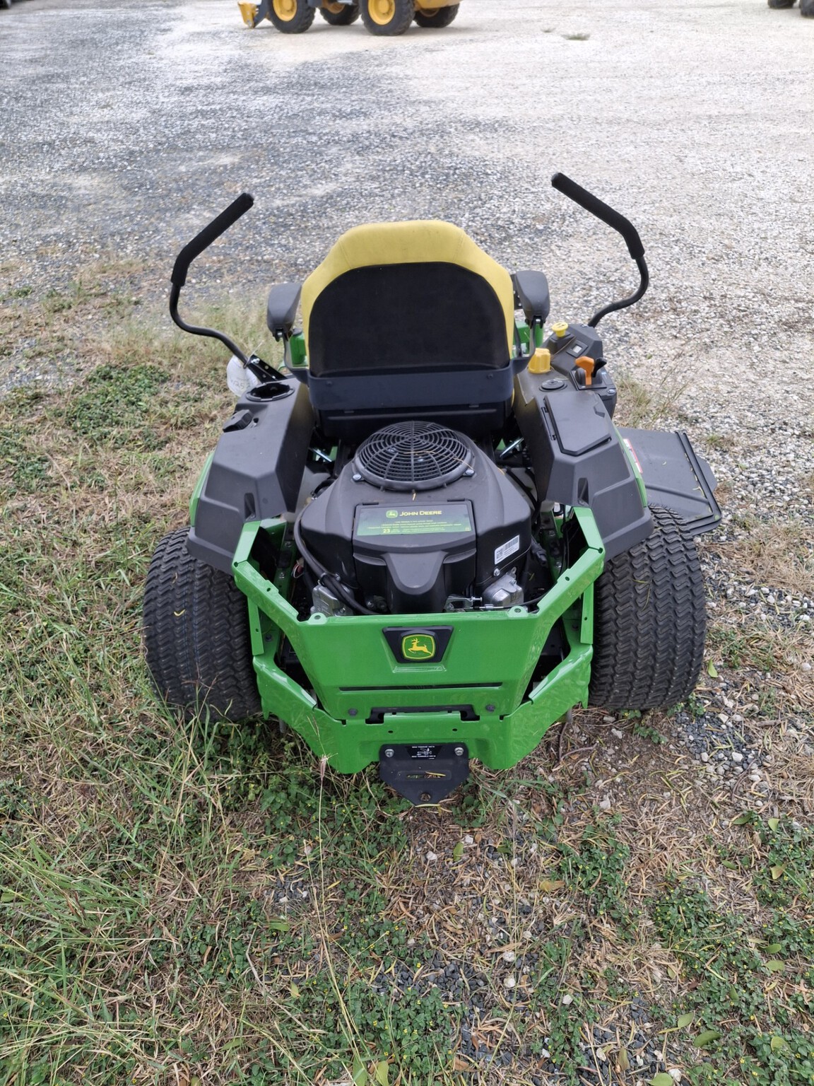 2025 John Deere Z330R Image 4