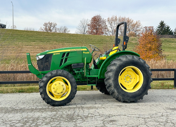2016 John-Deere 5065E