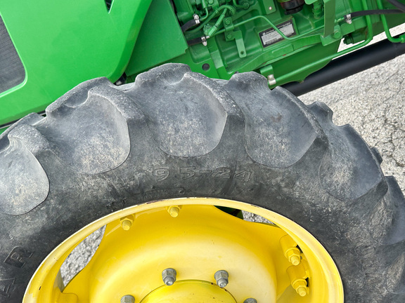 2016 John-Deere 5065E