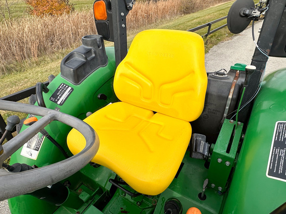 2016 John-Deere 5065E