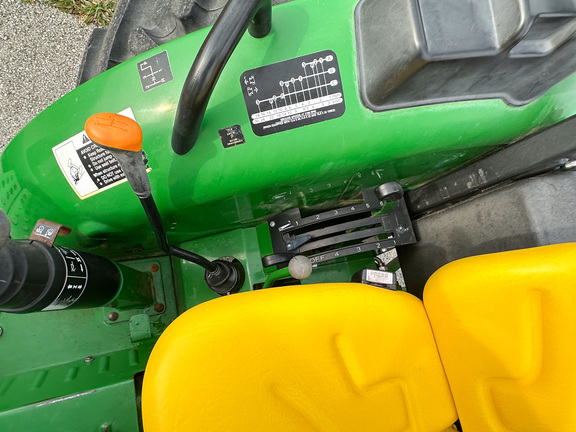 2016 John-Deere 5065E