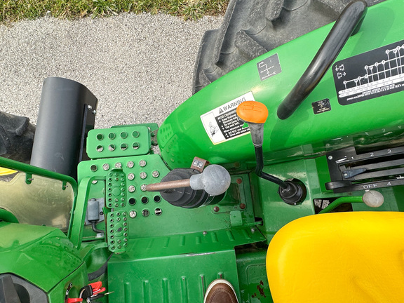 2016 John-Deere 5065E