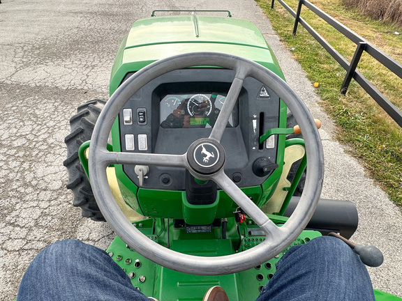 2016 John-Deere 5065E