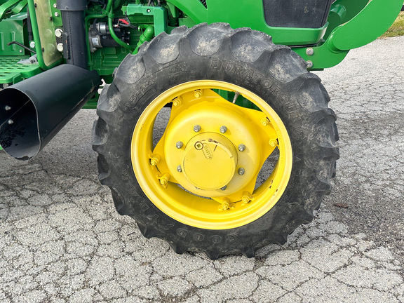 2016 John-Deere 5065E