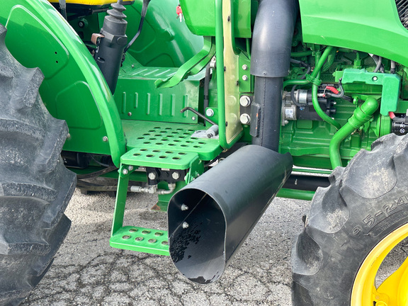 2016 John-Deere 5065E