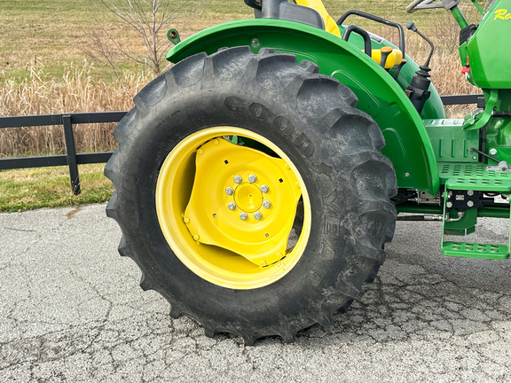 2016 John-Deere 5065E