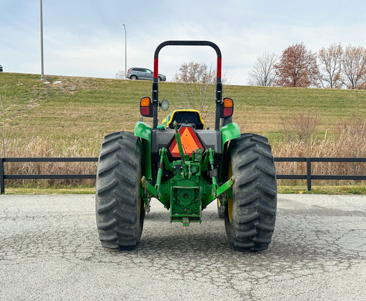 2016 John-Deere 5065E