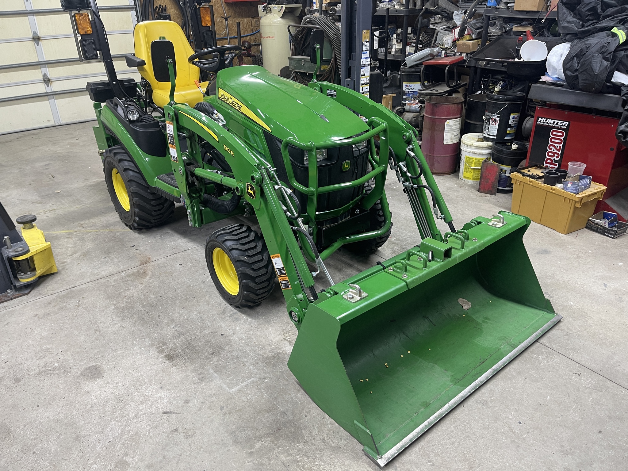 2021 John Deere 1025R Image 1