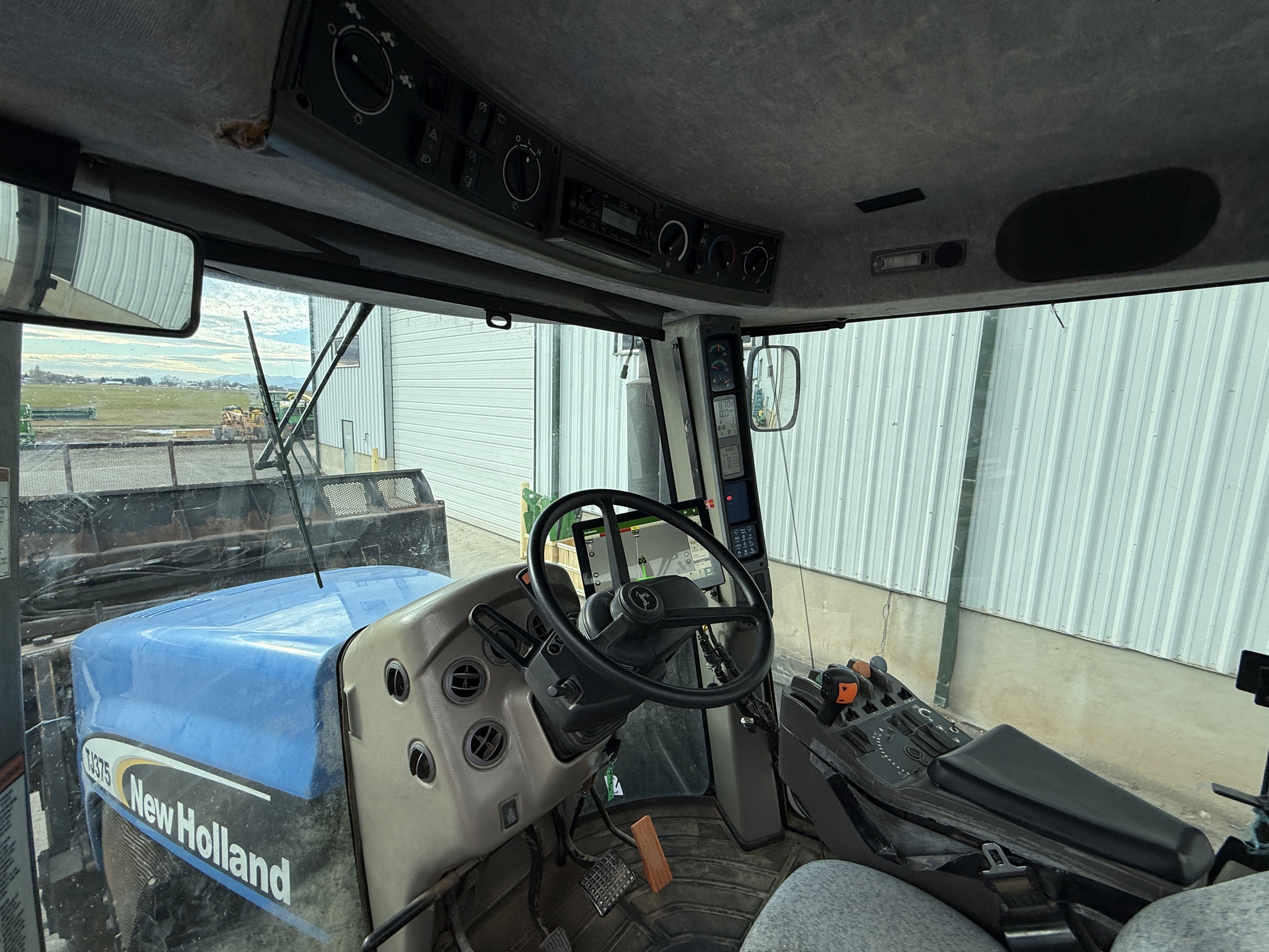 2005 New Holland TJ375 Image 12