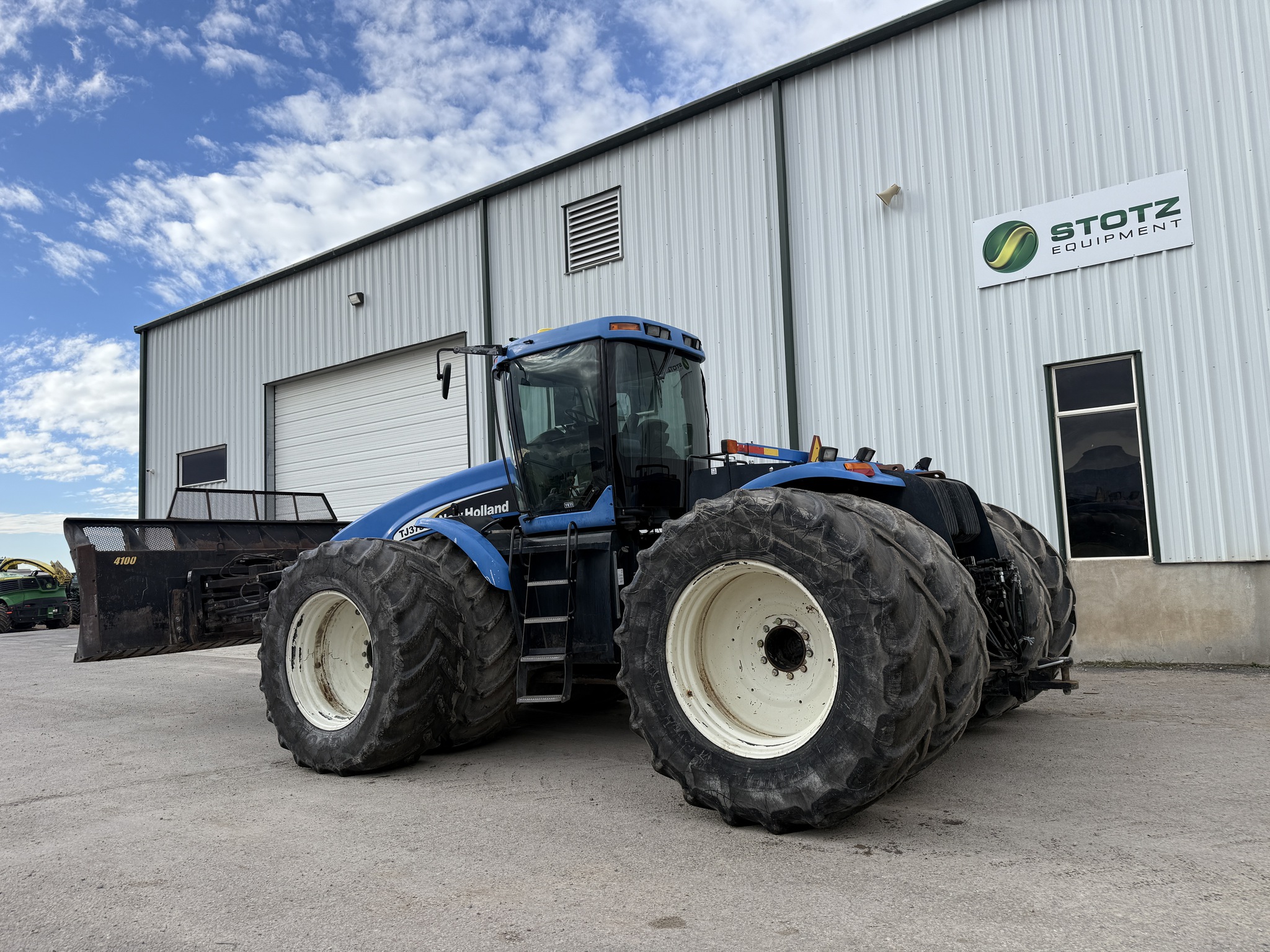 2005 New Holland TJ375 Image 3