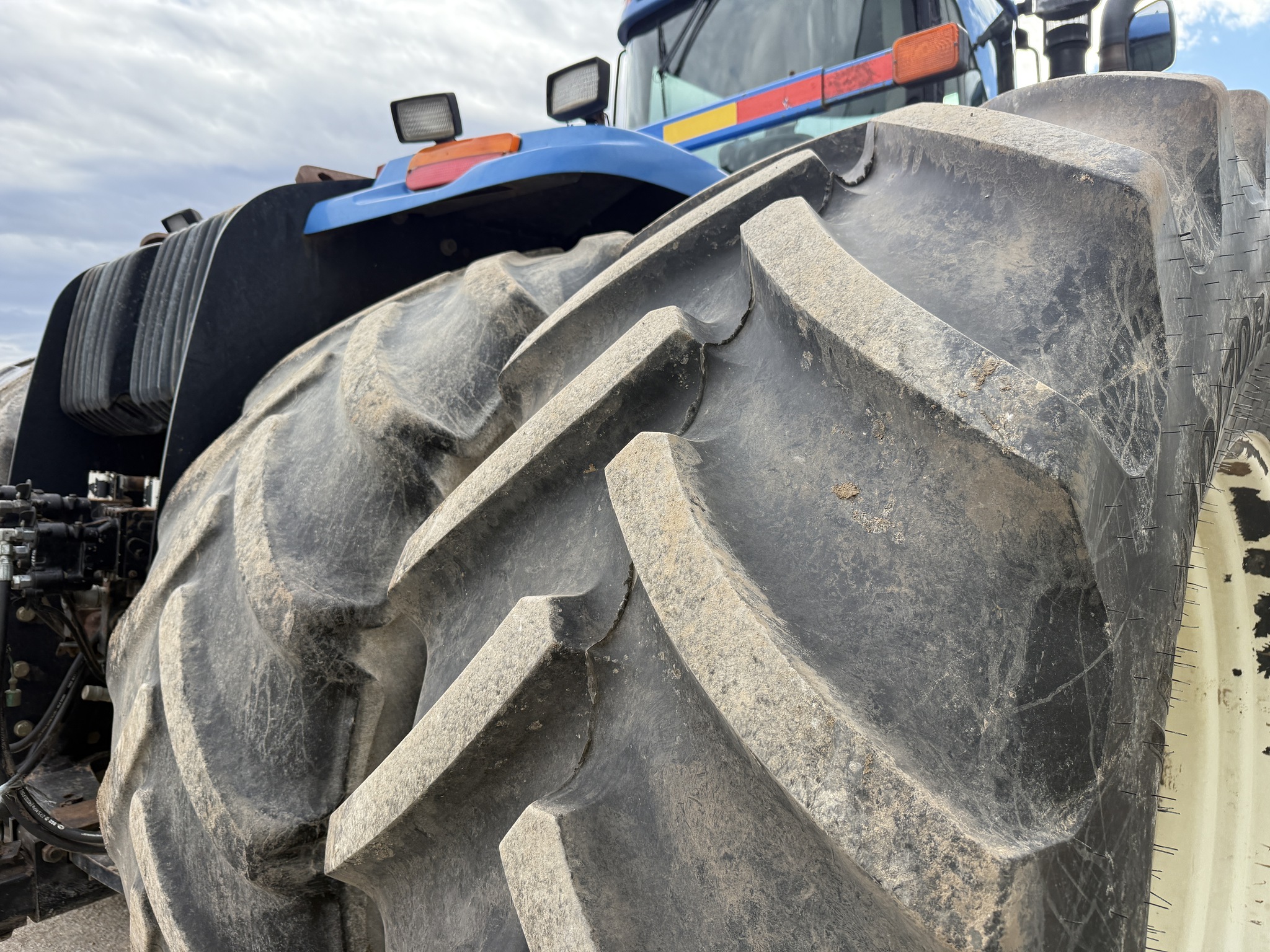 2005 New Holland TJ375 Image 18