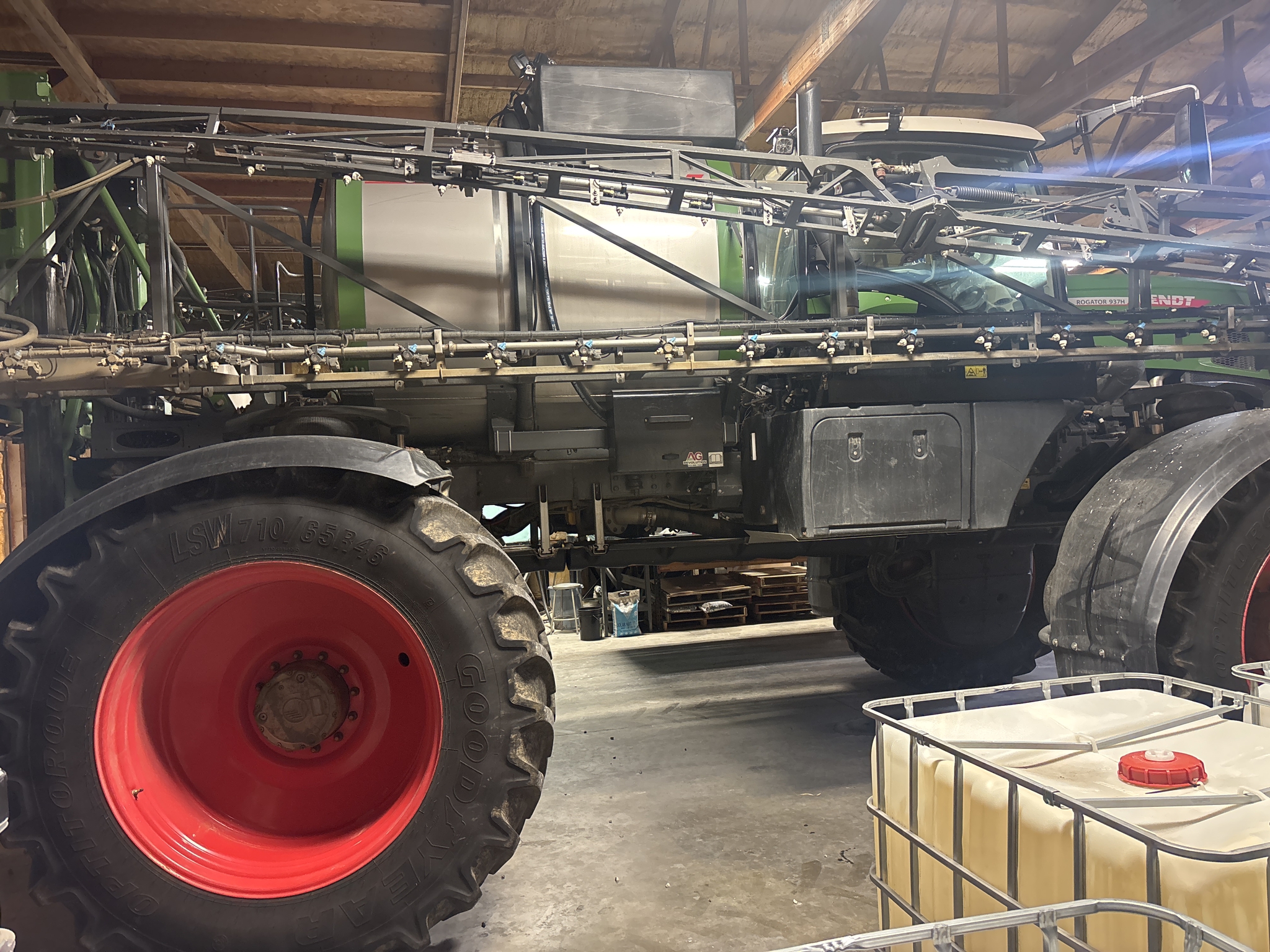 Used 2023 Fendt RG937H Self Propelled Sprayers at Koenig Equipment in Knightstown, IN - PhotoXL3