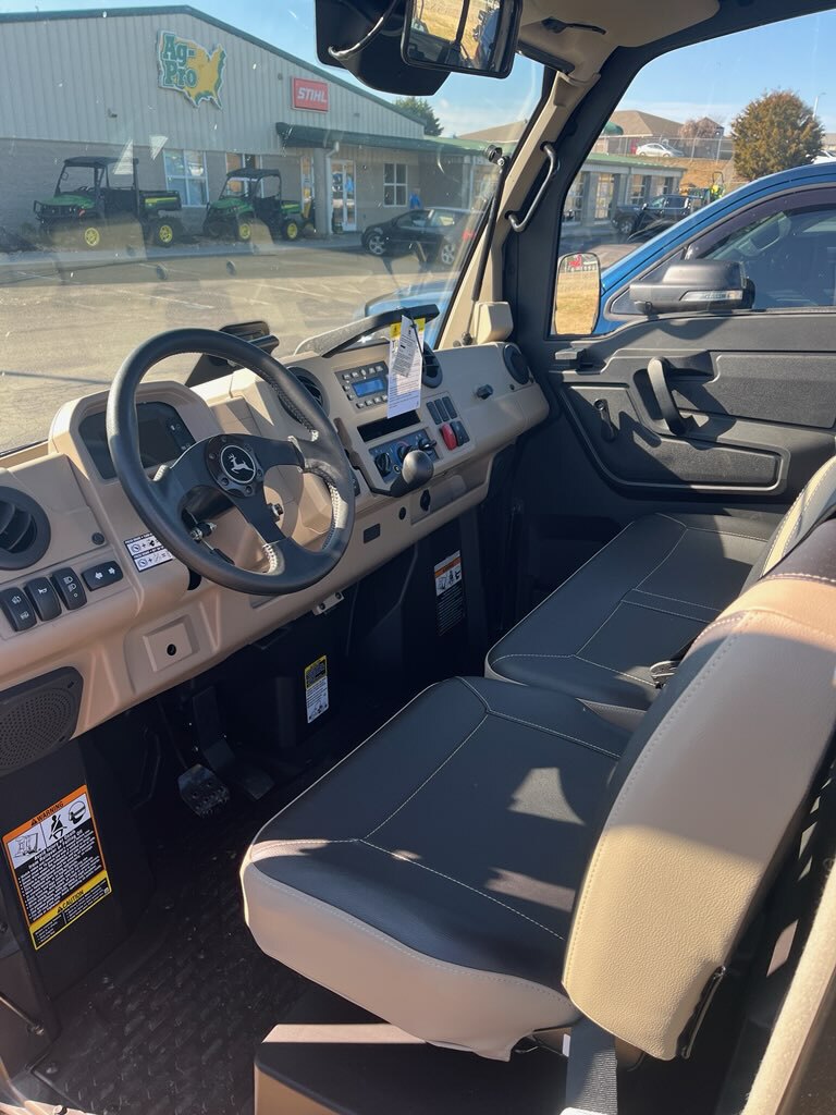 2025 John Deere 845R Image 4