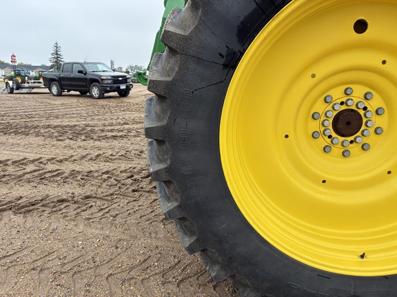 2025 John Deere 8R 370 - Photo18
