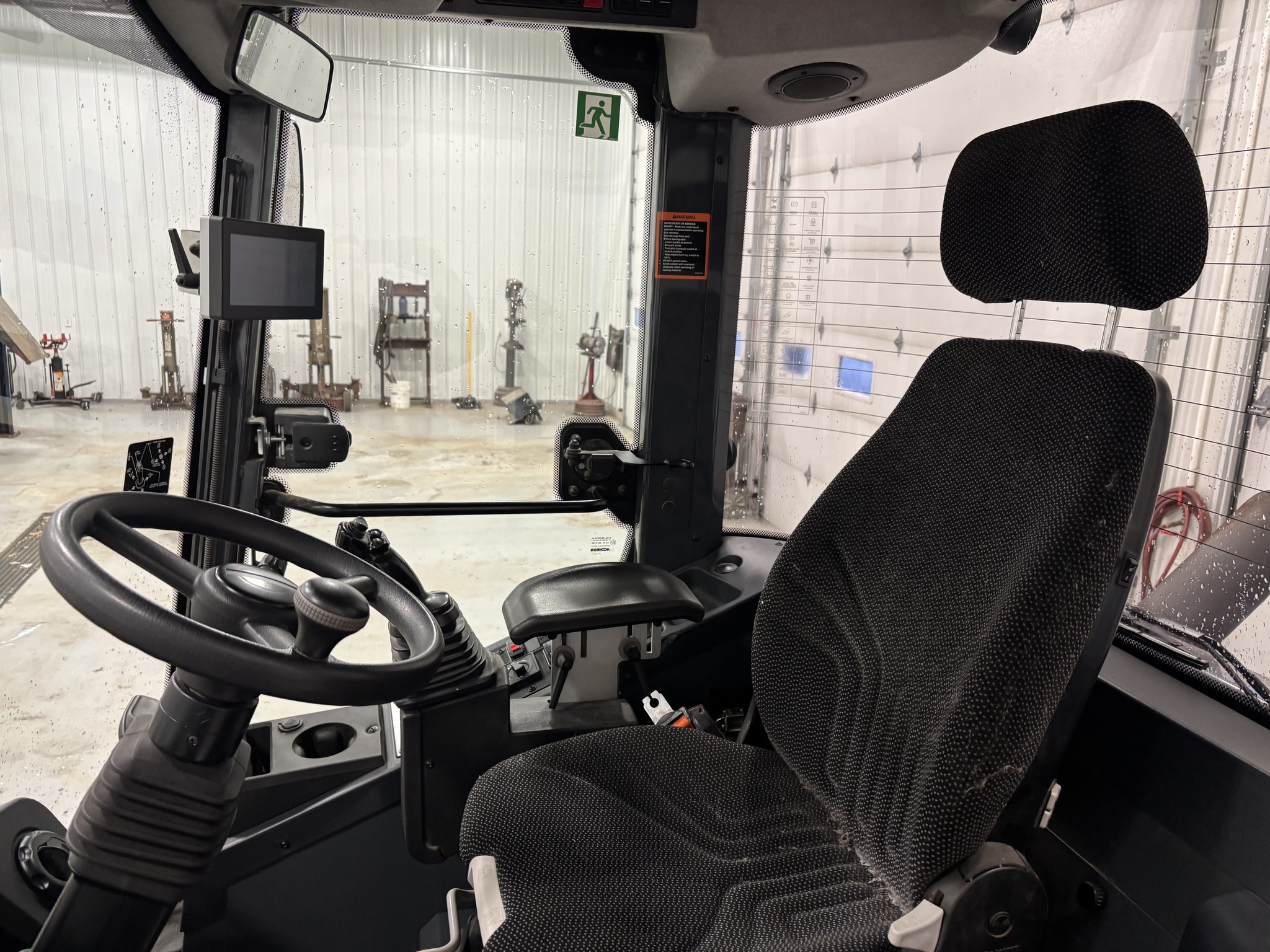 2023 John Deere 244L Image 6