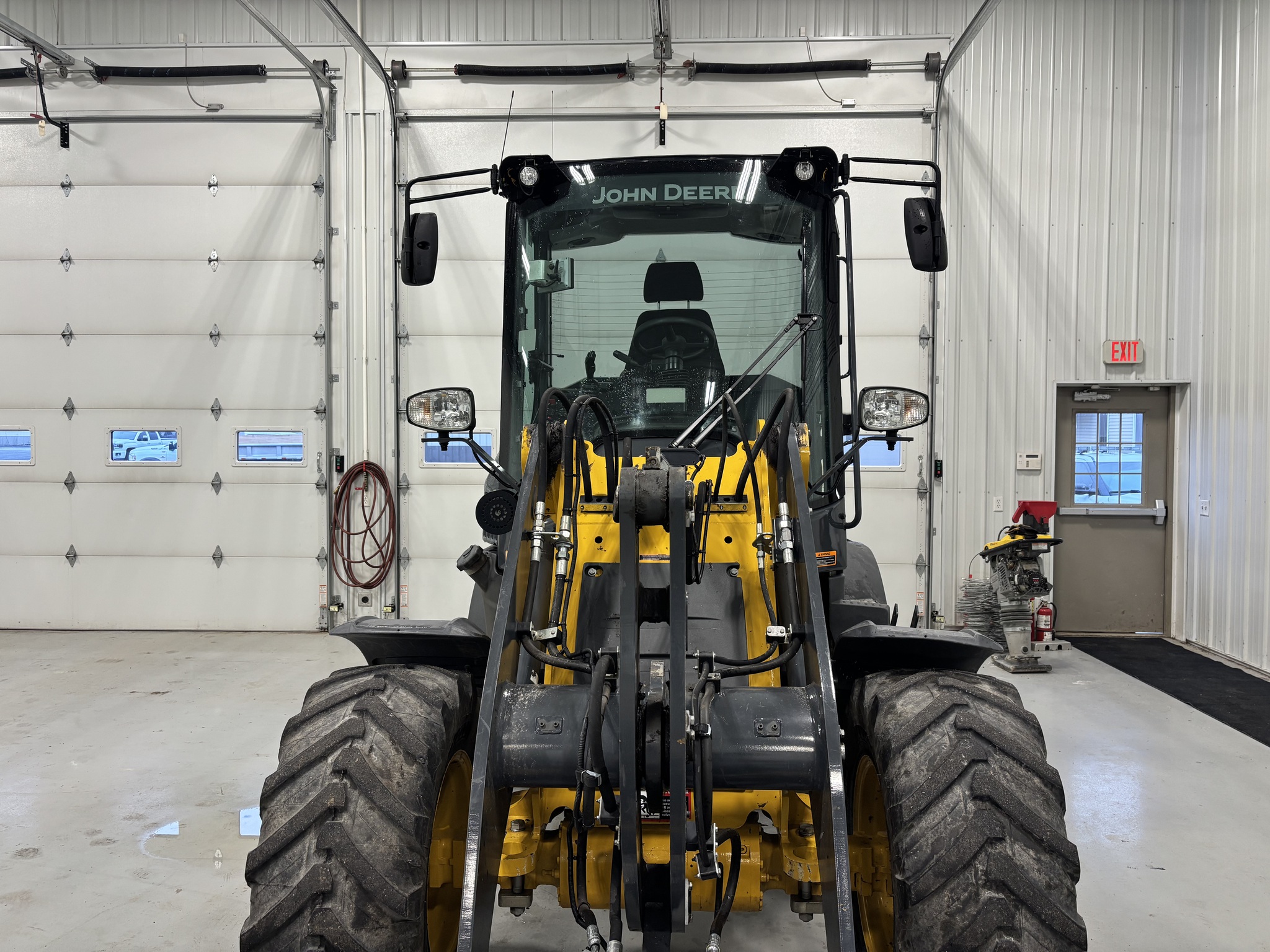 2023 John Deere 244L Image 4