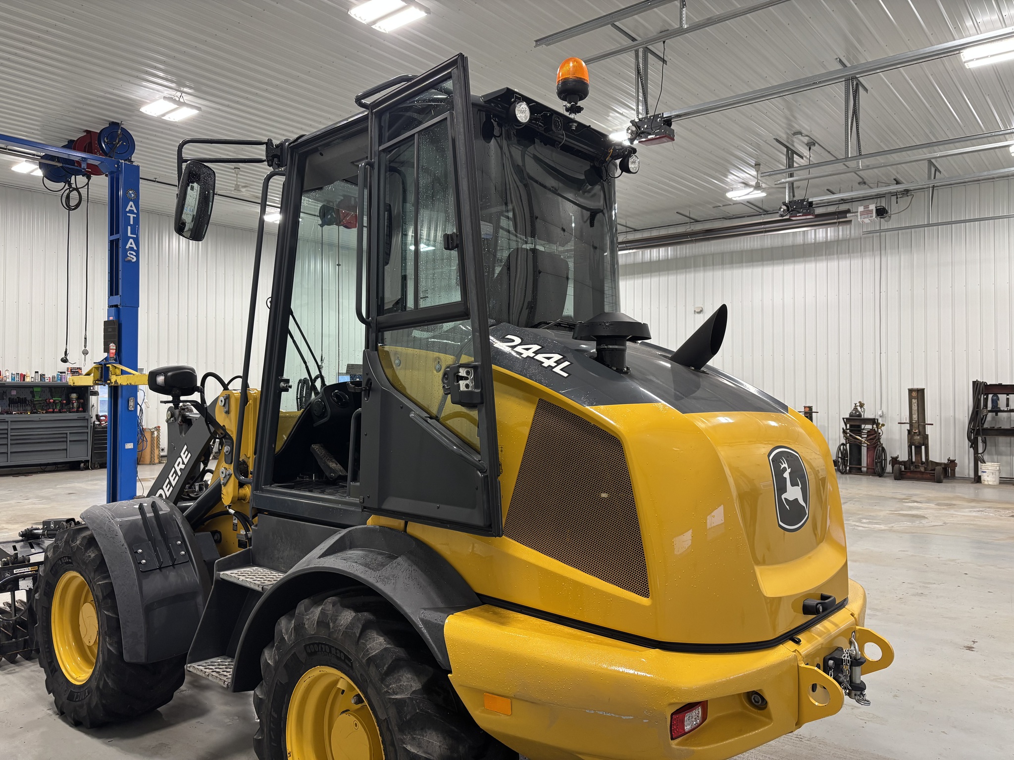 2023 John Deere 244L Image 2