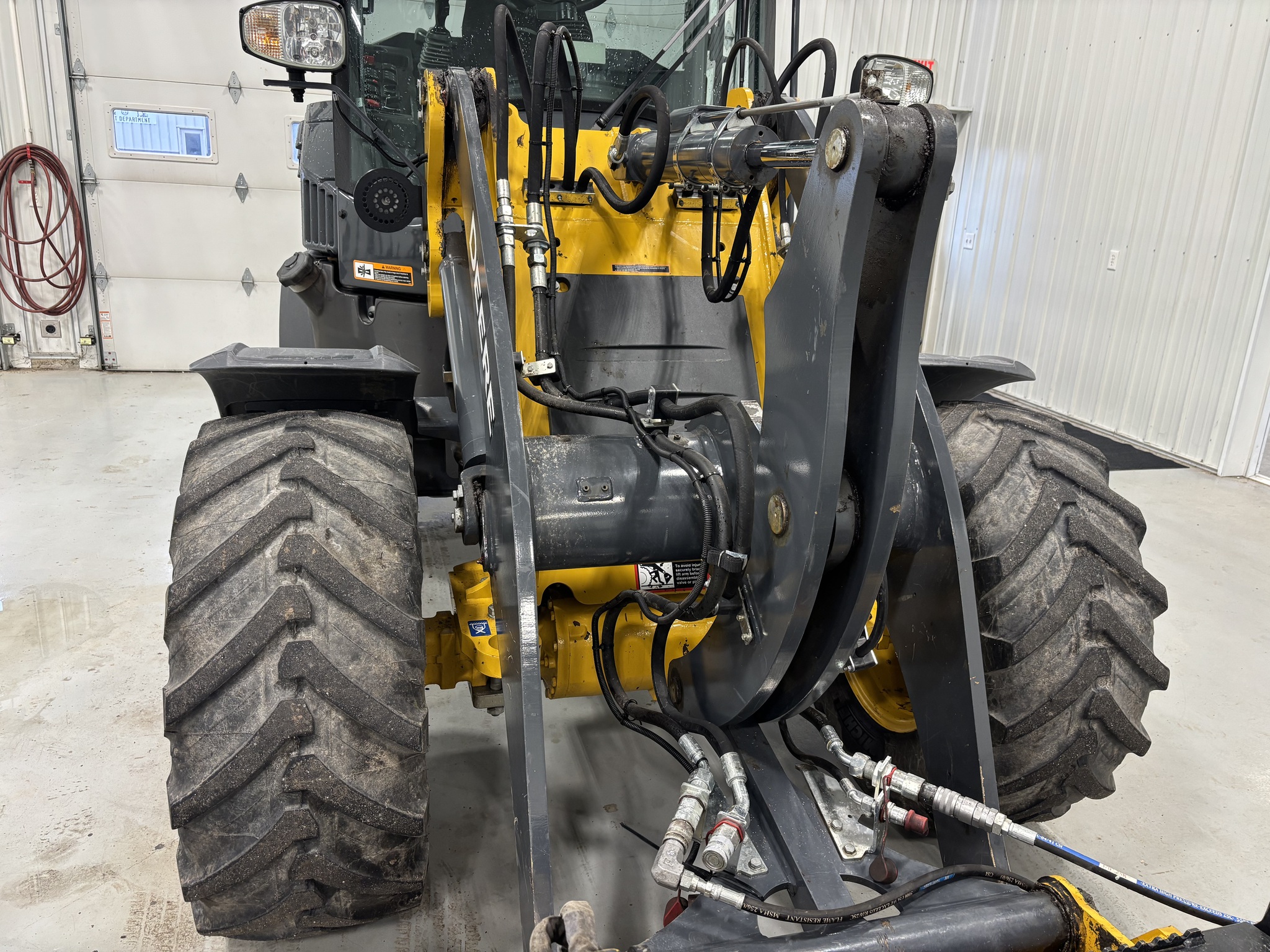 2023 John Deere 244L Image 3