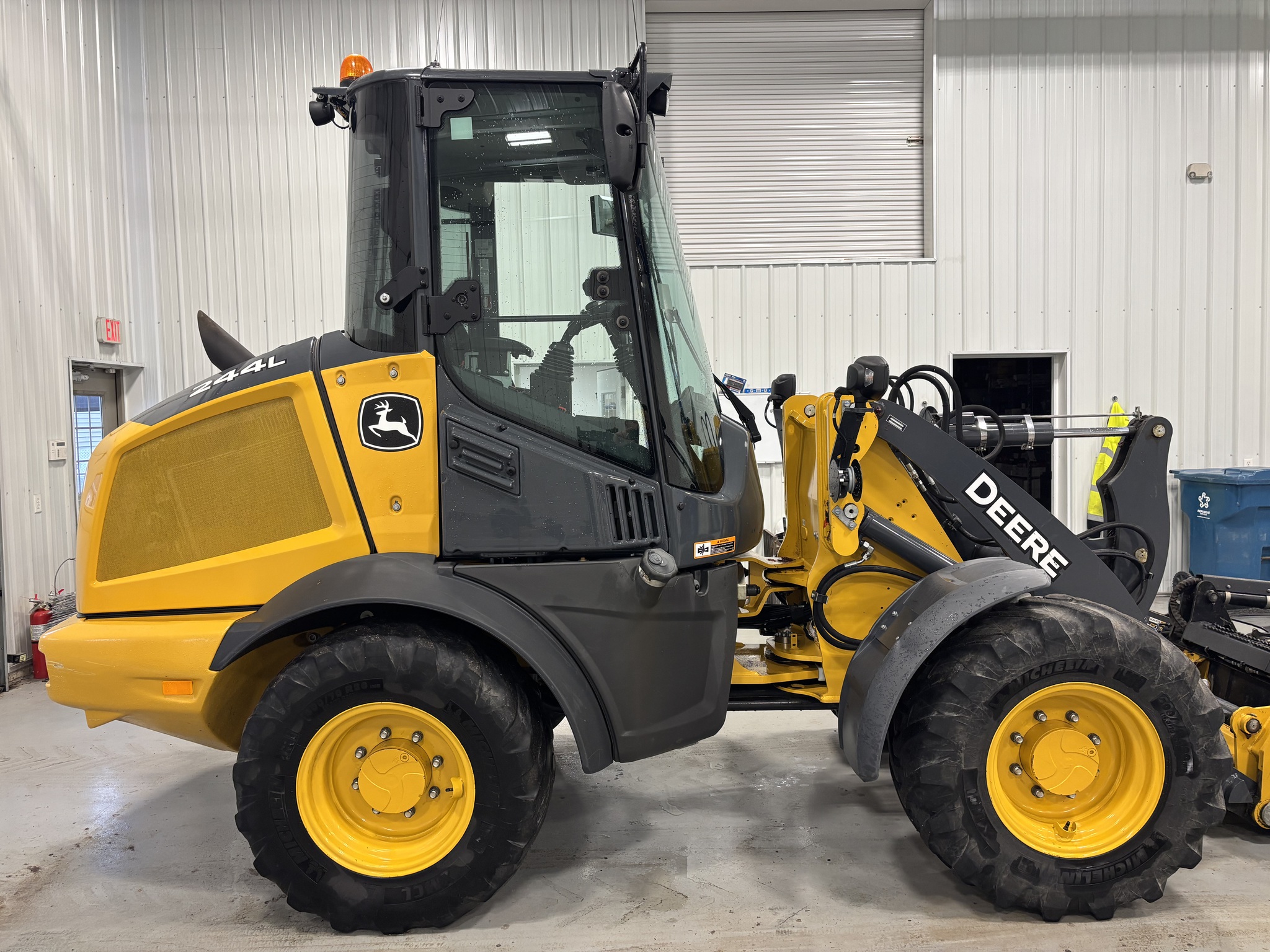 2023 John Deere 244L Image 10