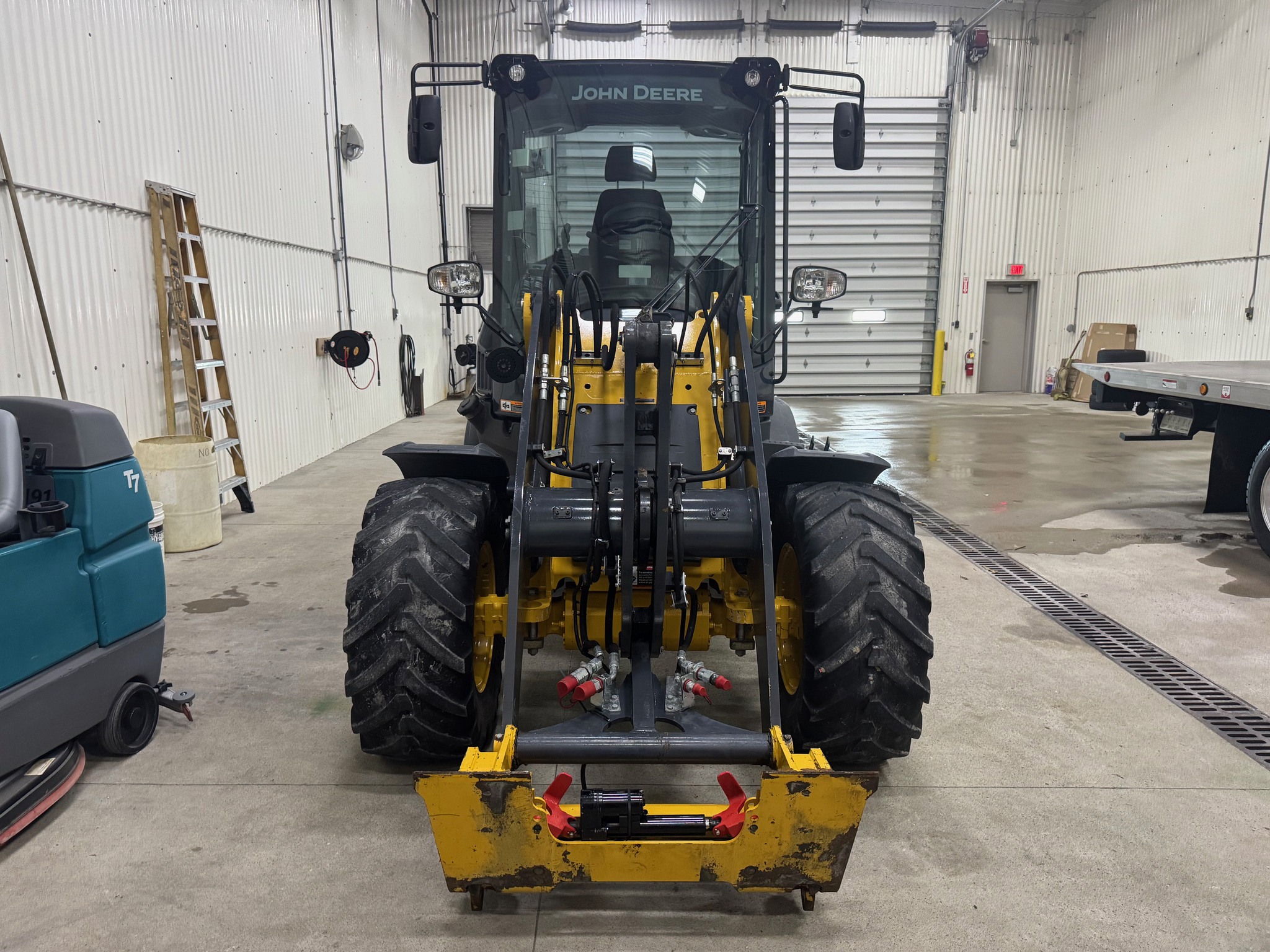 2023 John Deere 244L Image 8