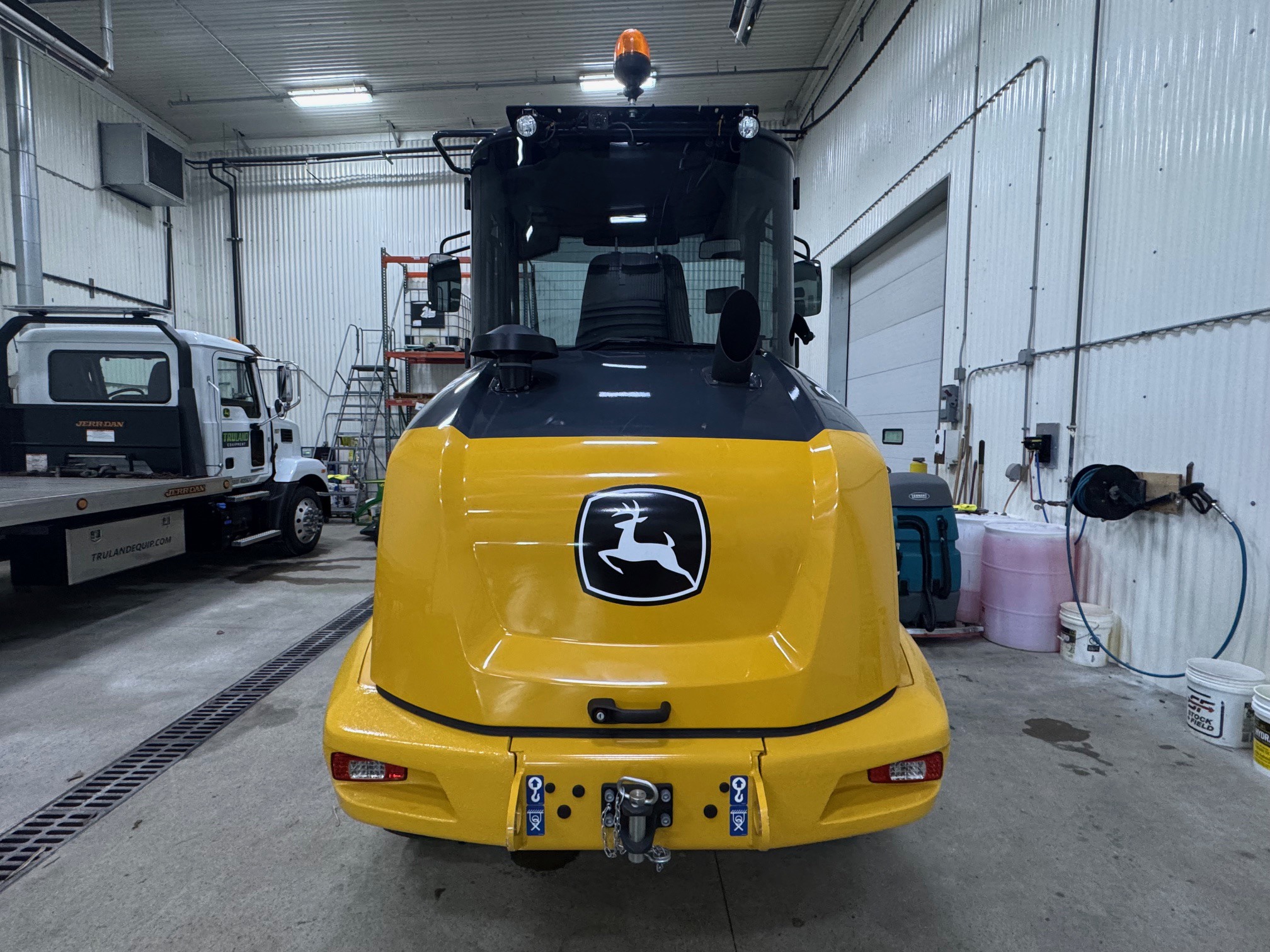 2023 John Deere 244L Image 4