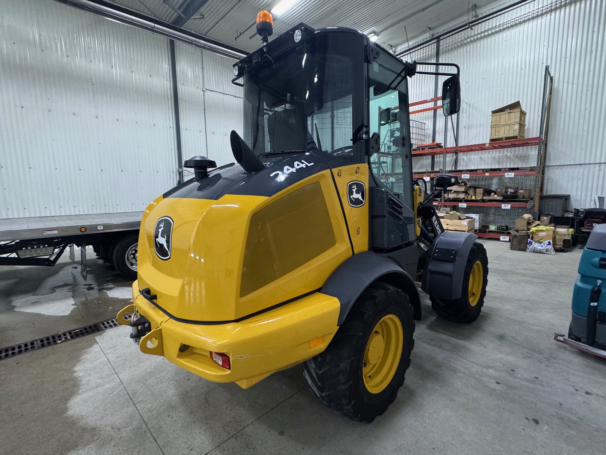 2023 John Deere 244L Image 5