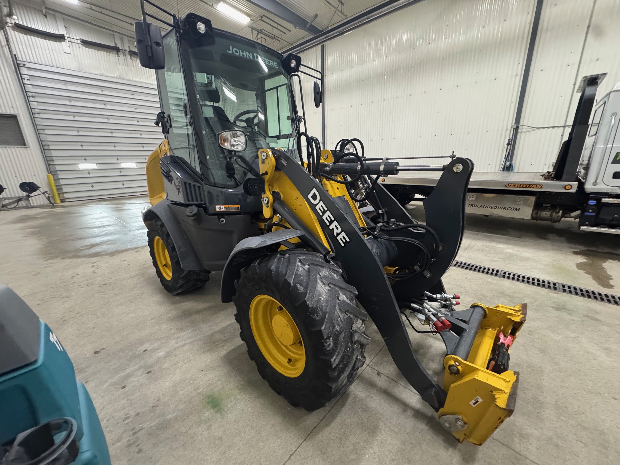 2023 John Deere 244L Image 7