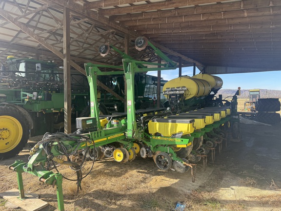 Photo of 2004 John Deere 1770NT
