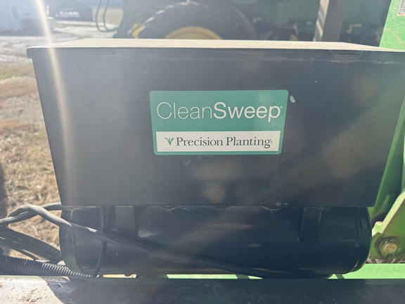 Photo of 2004 John Deere 1770NT