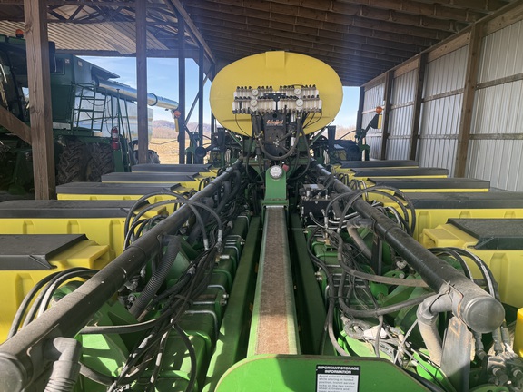 Photo of 2004 John Deere 1770NT