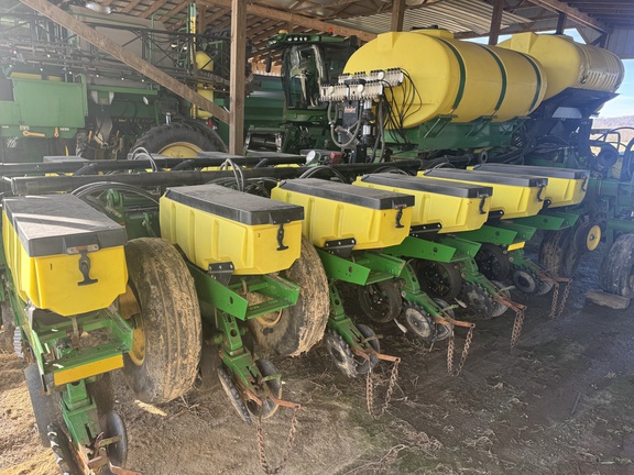 Photo of 2004 John Deere 1770NT