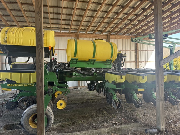 Photo of 2004 John Deere 1770NT