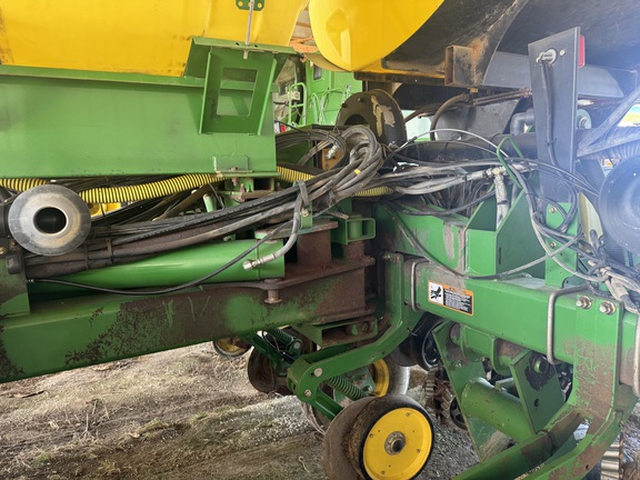Photo of 2004 John Deere 1770NT