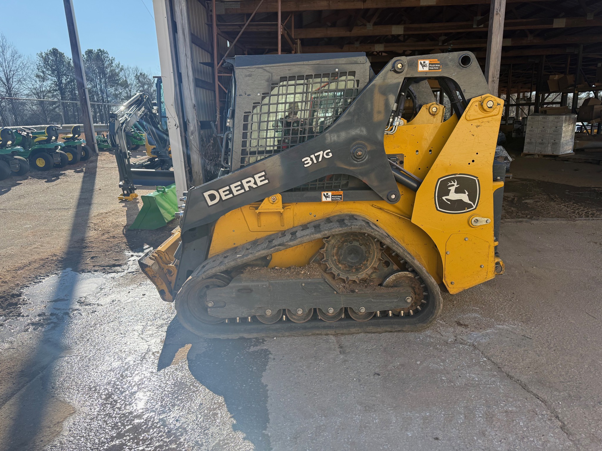 John Deere 317G Image 1