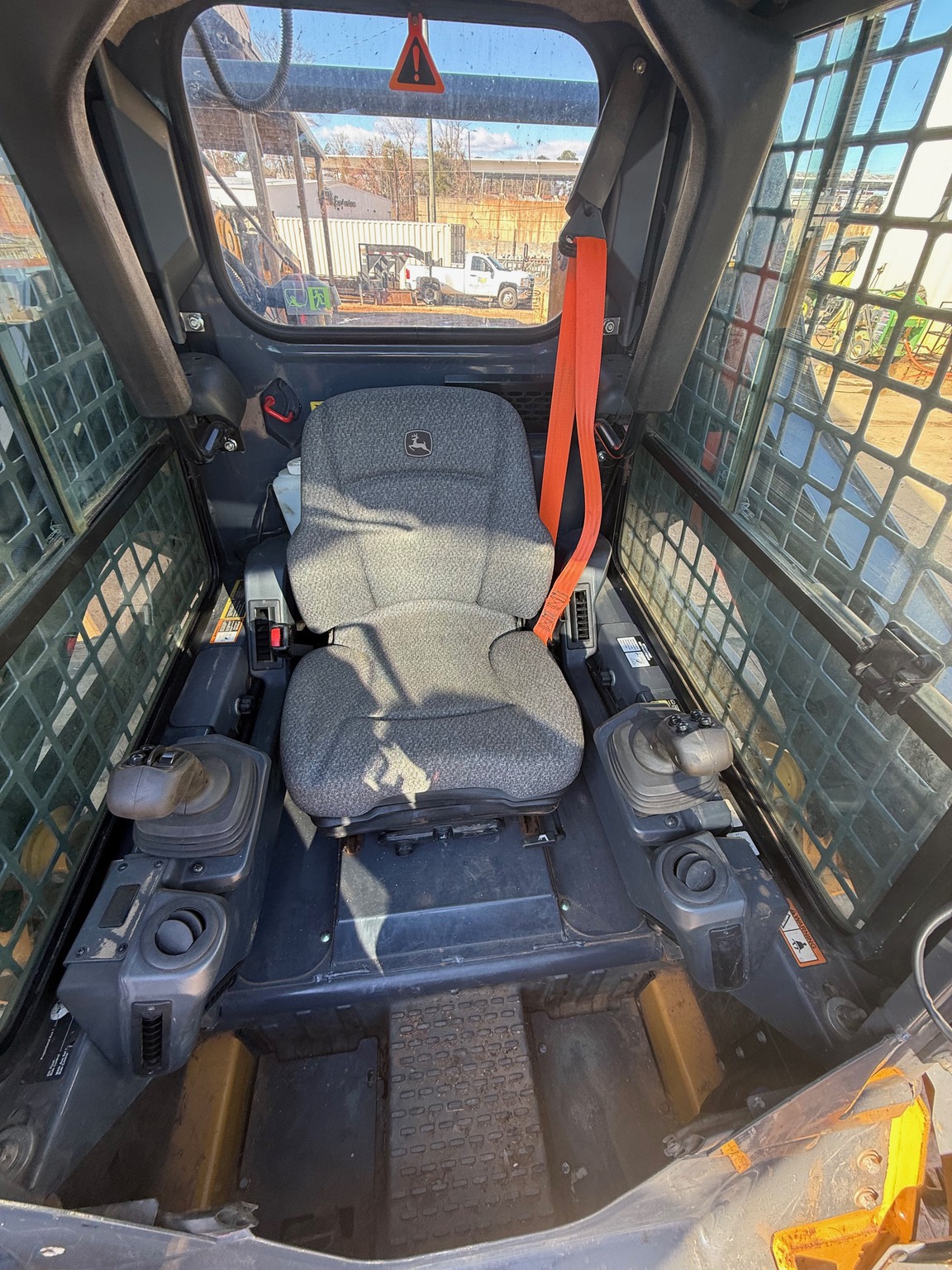 John Deere 317G Image 4