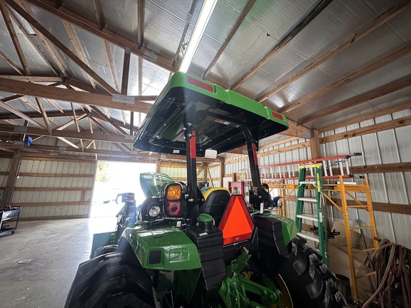 Photo of 2022 John Deere 4052M