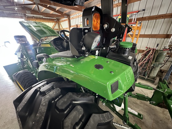 Photo of 2022 John Deere 4052M