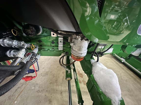 Photo of 2022 John Deere 4052M