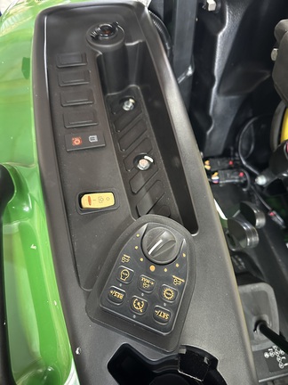 Photo of 2022 John Deere 4052M