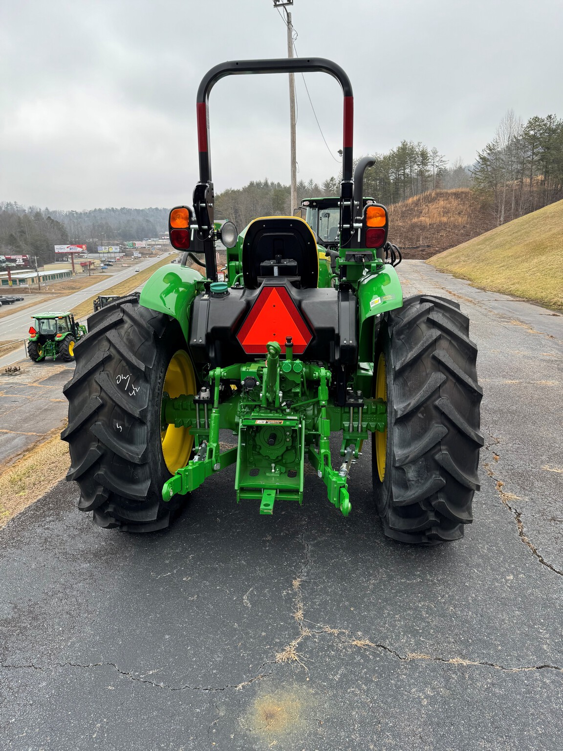 2025 John Deere 5067E Image 3