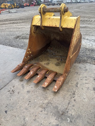 2022 John Deere 48 in. 250G BUCKET