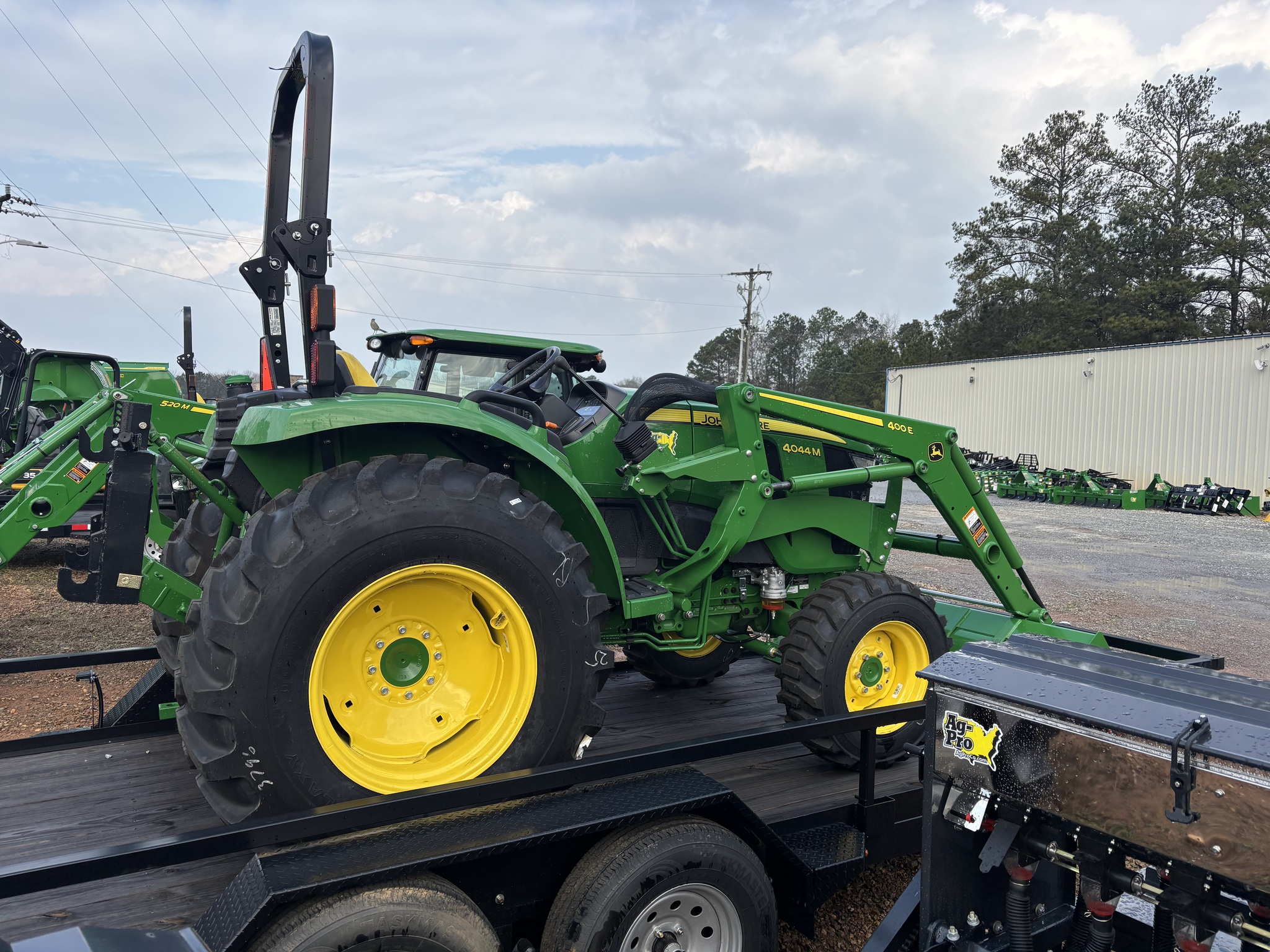 2025 John Deere 4044M Image 3