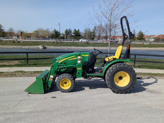 2008 John-Deere 2520